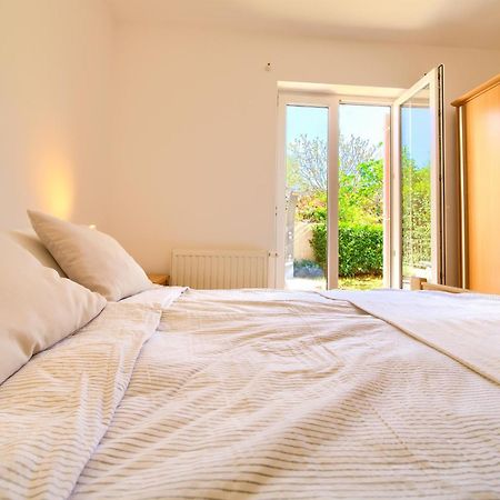 Happy Point Apartment Кърк Екстериор снимка