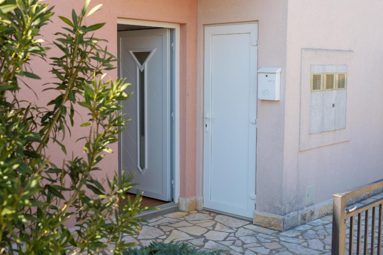 Happy Point Apartment Кърк Екстериор снимка